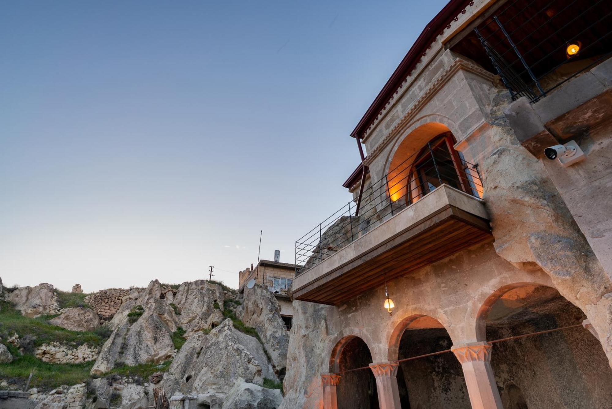 Hotel Cappadocia Inans Cave & Swimming Pool Hot à Nevşehir Extérieur photo