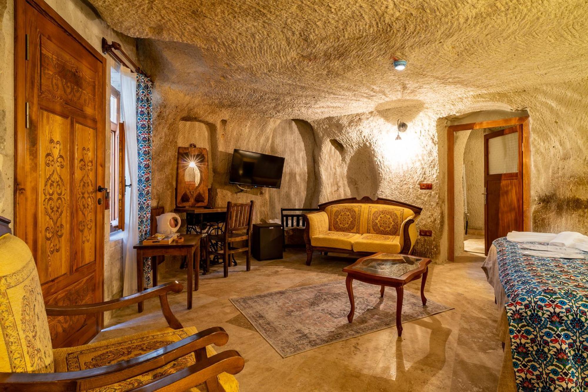 Hotel Cappadocia Inans Cave & Swimming Pool Hot à Nevşehir Extérieur photo